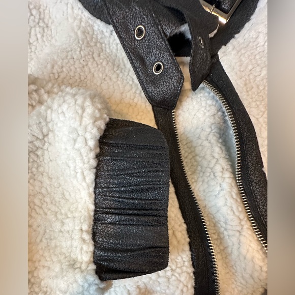 Vigoss Sherpa and Faux Leather Jacket - Picture 4 of 6